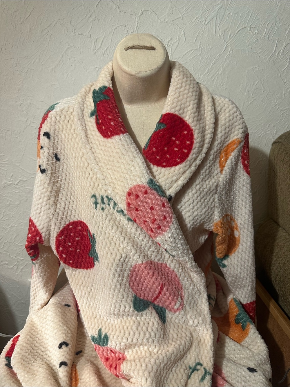 Source Unknown Cream Fruit-Print Plush Robe with Red & Pink Accents